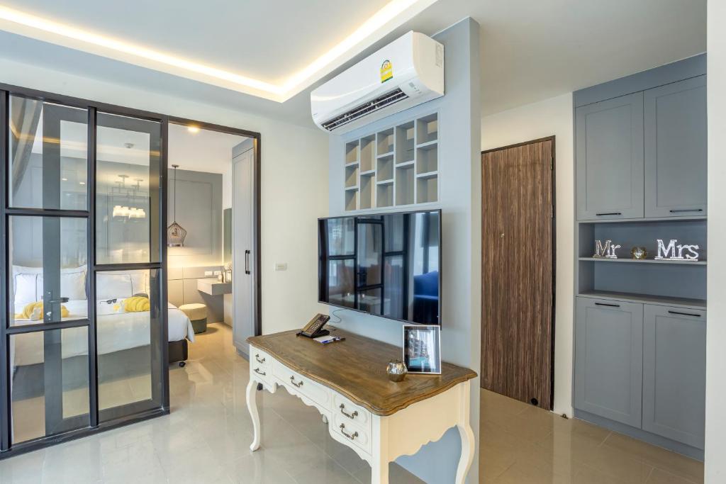 Accommodation bedroom and ensuite